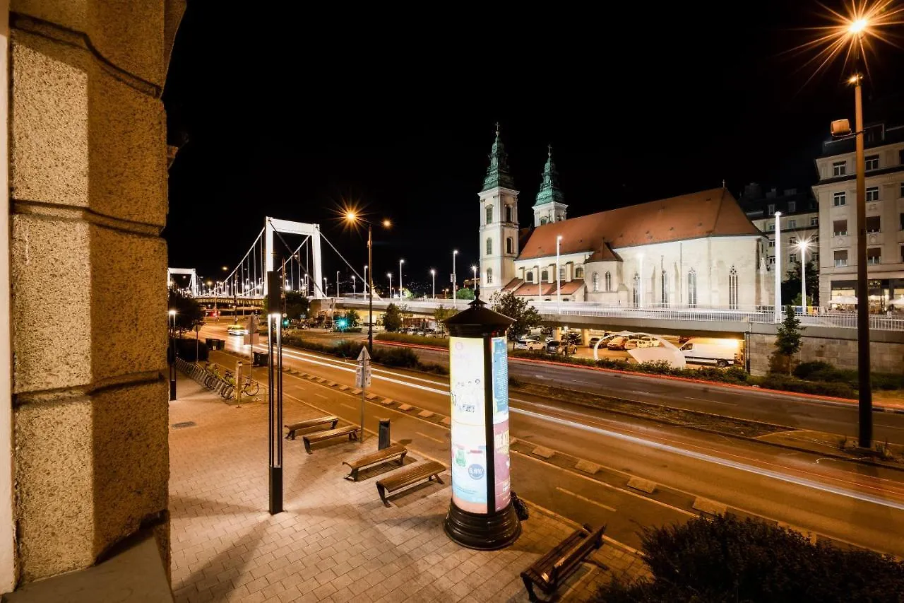Deluxe Downtown Apartment With A Fabulous View Budapest Hungary